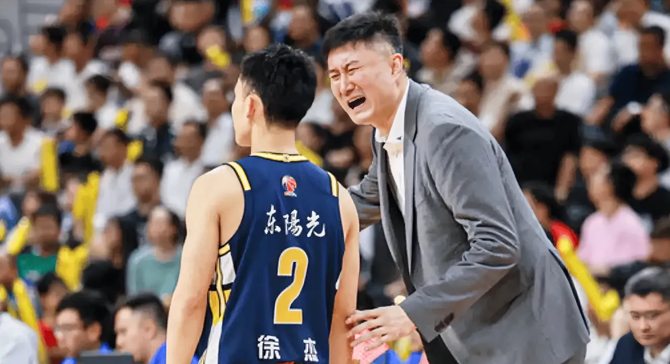 爱游戏体育-包含广东宏远迎足总杯关键赛,今晨内部沟通,态度坚定,临场指挥获称赞的词条-爱游戏体育